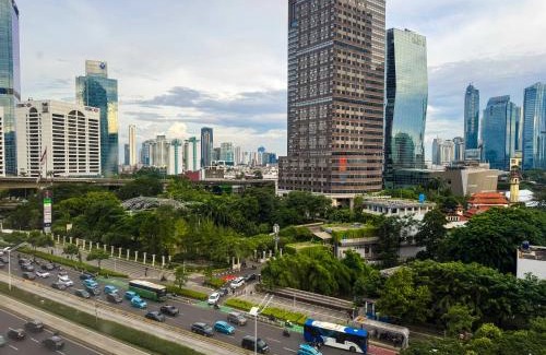 Jakarta Apartamento | Apt Sudirman Suite 3BR With Infinity Pool & Netflix by Damaresa