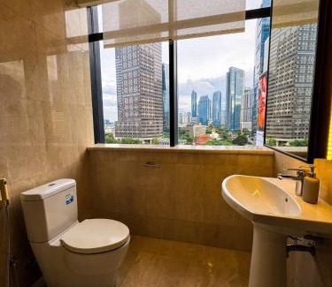 Jakarta Apartamento | Apt Sudirman Suite 3BR With Infinity Pool & Netflix by Damaresa