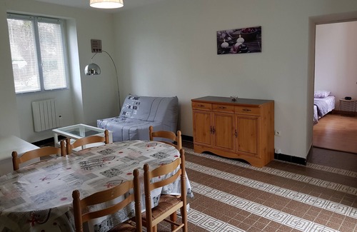 Chasseneuil-du-Poitou Apartamento | APT T2 1 - 6 people with terrace & garden 3 minutes from the Futuroscope