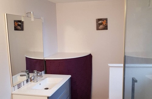 Chasseneuil-du-Poitou Apartamento | APT T2 1 - 6 people with terrace & garden 3 minutes from the Futuroscope