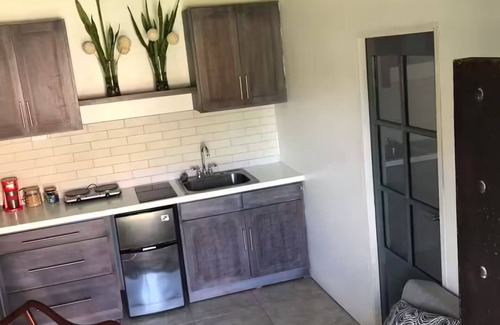 Vista Del Mar Apartamento | Apt w/complimentary ride to airport -Ladyville Lam