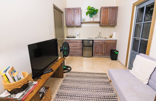 Vista Del Mar Apartamento | Apt w/complimentary ride to airport -Ladyville Lam
