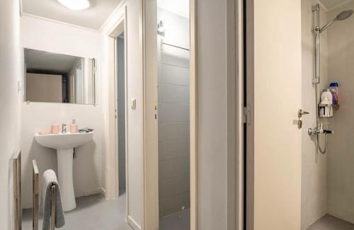 Makrigianni Apartamento | Apt w/View of OlympusZeusTemple/4BEDR-3BATH-2KITC