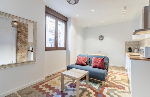 La Petxina Apartamento | Apt with Antique Floor & lots of Sun Light