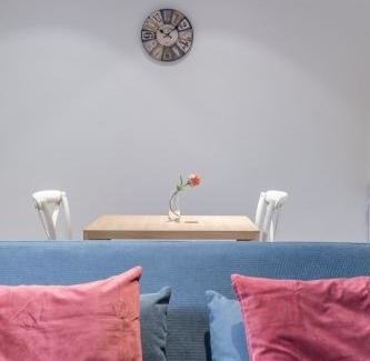 La Petxina Apartamento | Apt with Antique Floor & lots of Sun Light