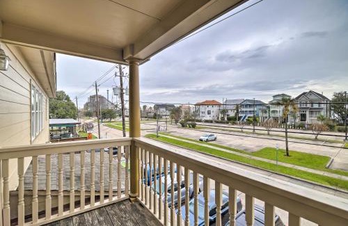 Clear Lake Shores Apartamento | Apt with Balconies - Steps to Kemah Boardwalk!