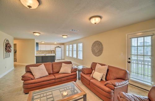 Clear Lake Shores Apartamento | Apt with Balconies - Steps to Kemah Boardwalk!