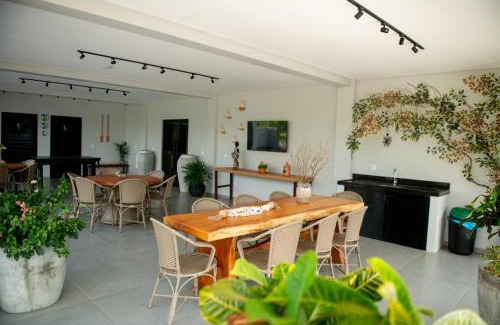 Barreira do Boqueirao Apartamento | Apto a 100m da praia c 2 suites, Wi Fi e Piscina
