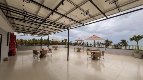 Barreira do Boqueirao Apartamento | Apto a 100m da praia c 2 suites, Wi Fi e Piscina