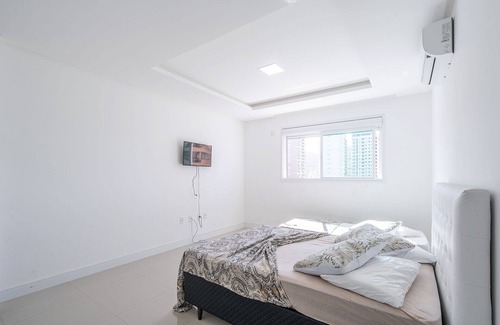 Andorinha Apartamento | Apto a 260m da Meia Praia em condomínio de luxo/SC