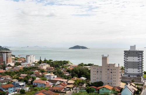 Praia da Armacao do Itapocoroi Apartamento | Apto A 300m PRAIA e 8min Beto Carreiro c Vista Mar Incrível Ar Condicionado Churrasqueira privativa Condo Completo com Piscina Academia ao Ar livre Sauna Playground Portaria 24H e Vaga privativa de Garagem Reserve Agora e Viva essa Experiência