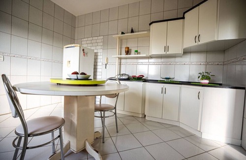Guarapuava Apartamento | Apto com ótima localização e WiFi em Guarapuava/PR