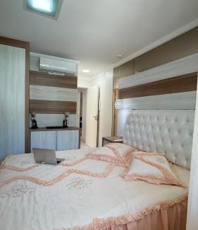 Piratuba Apartamento | Apto dos Antúrios-3 Quartos- Apto espaçoso, confortável com sacada de frente pra avenida principal