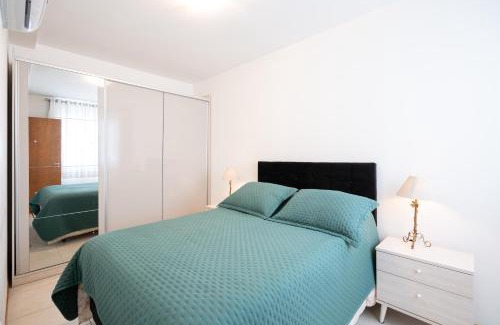 Barra Velha Apartamento | Apto em Barra Velha 340m da PRAIA com SACADA com CHURRASQUEIRA, AR CONDICIONADO WI-FI, PISCINA, PORTARIA 24h, ACADEMIA MINI MERCADO e vaga de GARAGEM