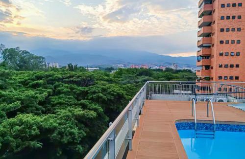 Campestre Apartamento | Apto en Cali Moderno con Balcón, Piscina & Terraza