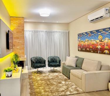 Carniel Apartamento | Apto Encantador com Lareira, piscina e jacuzzi