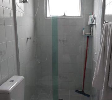 Itarare Apartamento | Apto Equivalente a 2 quartos pela possibilidade de pessoas Biombo para até três separações Equivalente portanto a 3 quartos para até 9 pessoas Sacada ampla andar alto e Sacada ampla
