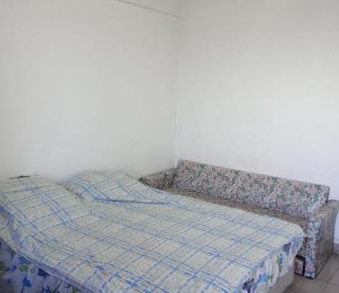 Itarare Apartamento | Apto Equivalente a 2 quartos pela possibilidade de pessoas Biombo para até três separações Equivalente portanto a 3 quartos para até 9 pessoas Sacada ampla andar alto e Sacada ampla