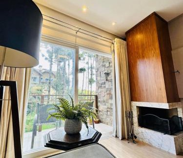 Gramado Apartamento | Apto LINDO com lareira, piscina aquecida e jacuzzi