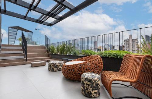Bigorrilho Apartamento | Apto Luxo 1Q Varanda, Piscina, Academia e Garagem