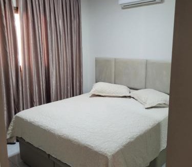Bombas Apartamento | Apto novo 2 suítes, alto padrão, familiar, piscina aquecida no condomínio, 1 quadra mar