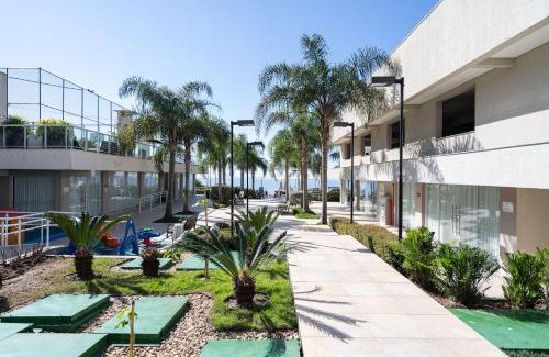 Itacolomi Apartamento | Apto Vista Mar Home Club Pé na Areia 3 Quartos Ares Condicionados Cozinha Completa Piscina Aquecida Jacuzzi Sauna Academia Quadra Playground Salão de Jogos 15min do Beto Carrero