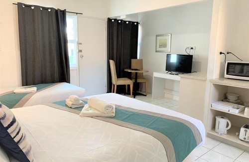 Biggera Waters Hotel | Aqua Blue Motel