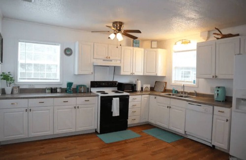 Rockport Casa | Aqua Bungalow - One mile away from Cove Harbor