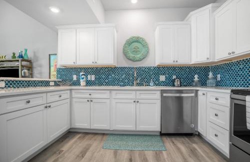 Port Aransas Casa | Aqua Dreams - Pet Friendly! Heated Private Pool!
