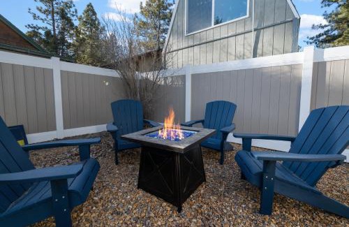 Big Bear City Casa | Aqua Dreams - Six fireplaces, arcade machine, foosball, and hot tub