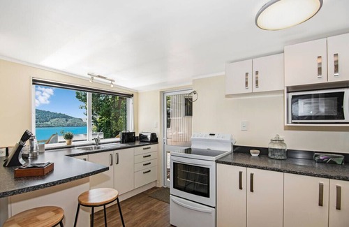 Moetapu Bay Cabaña | Aquamarine Dreams - Marlborough Holiday Home
