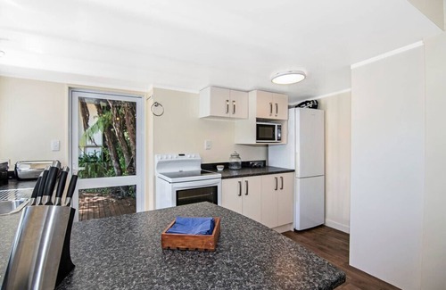 Moetapu Bay Cabaña | Aquamarine Dreams - Marlborough Holiday Home