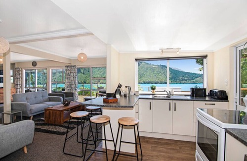 Moetapu Bay Cabaña | Aquamarine Dreams - Marlborough Holiday Home