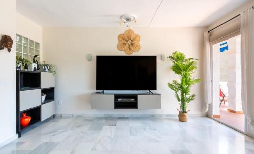 Las Lagunas Apartamento | Aquamijas Retreat - Modern Comfort Near Aguamijas Water Park