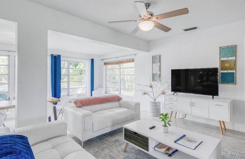 Central Fort Lauderdale Casa | Aquapeace by The Gold Nests