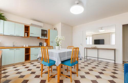 Paratico Apartamento | AQUARAMA - private pool - Lakefront apartment end free parking