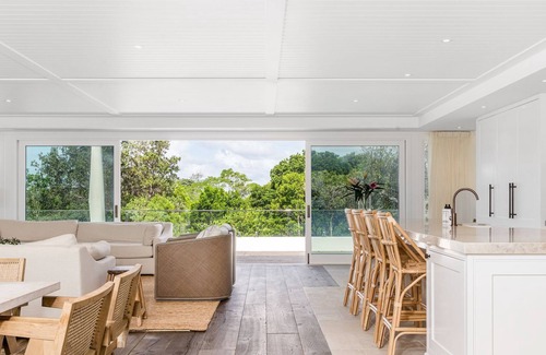 Pottsville Casa | Aquarium - beachfront Pottsville home with pool
