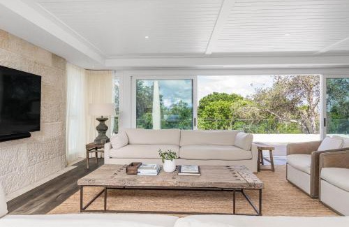Pottsville Casa | Aquarium - beachfront Pottsville home with pool