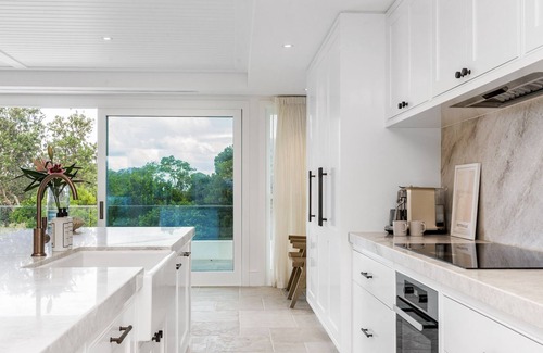 Pottsville Casa | Aquarium House - with direct beach access & pool