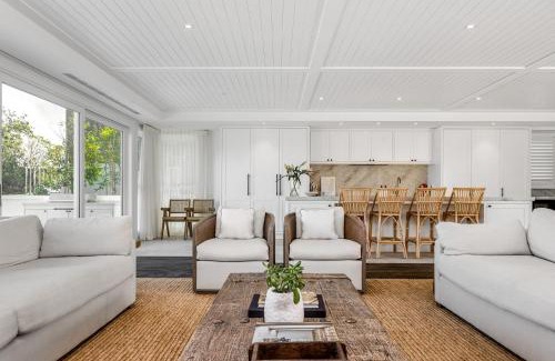 Pottsville Casa | Aquarium House - with direct beach access & pool