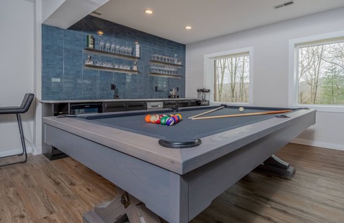 North Glade Hills Casa | Ar'ya Relaxed Chalet | Dock Slip + Hot Tub