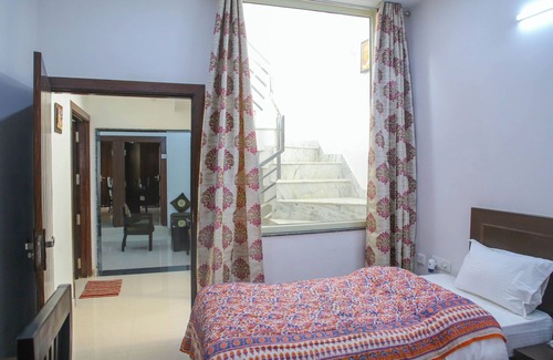 Taj Ganj Cama Y Desayuno | Aradhana's Home Stay Deluxe Room