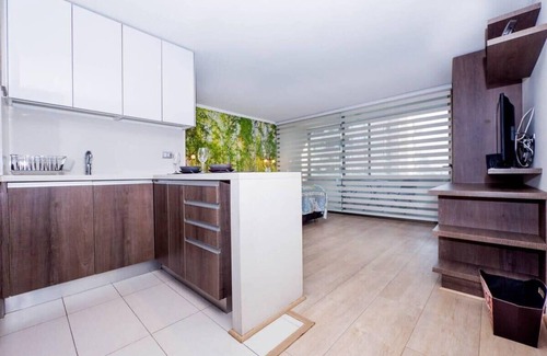 Apoquindo Apartamento | Retiro Arauco con estacionamiento, piscina, al lado de tiendas