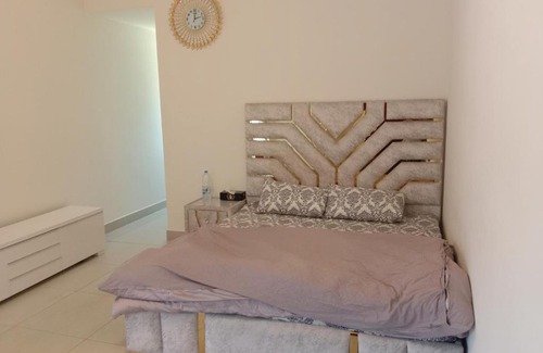 Mirdif Apartamento | Arav Khan Royalty House