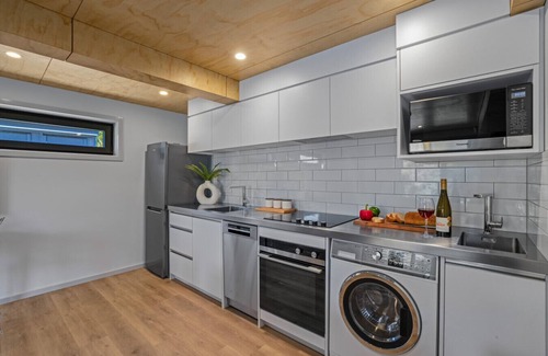 Sunshine Bay Casa | Arawata Luxury Chalet