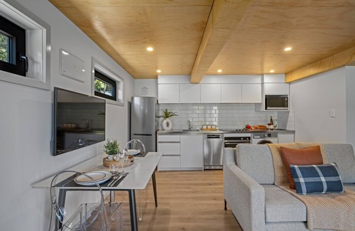 Sunshine Bay Casa | Arawata Luxury Chalet