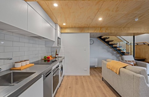 Sunshine Bay Casa | Arawata Luxury Chalet