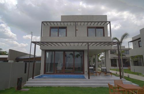 Barangay 16 Complejo | Araya Beach Casas