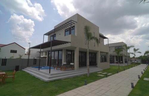 Barangay 16 Complejo | Araya Beach Casas