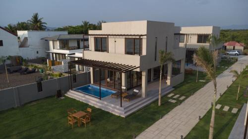 Barangay 16 Complejo | Araya Beach Casas